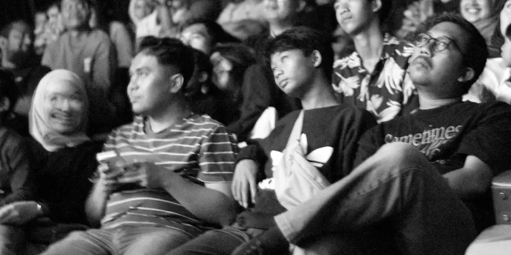 nonton bioskop sendirian